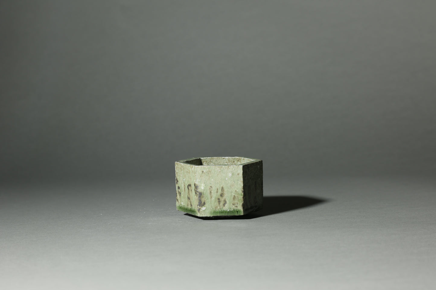 灰釉六角鉢｜迫 能弘