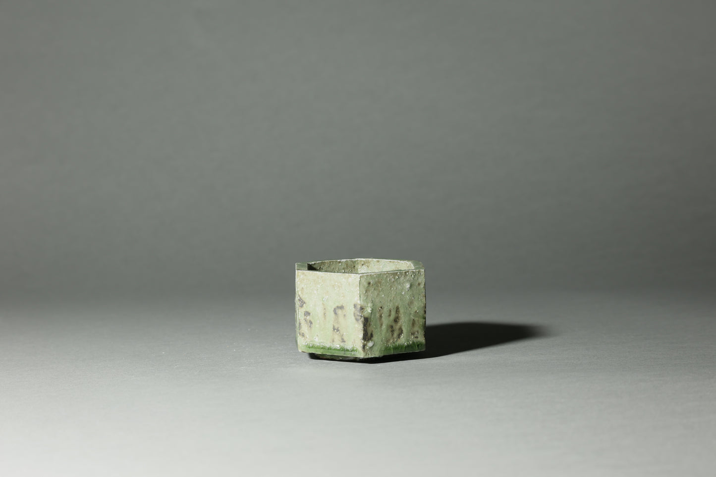 灰釉六角鉢｜迫 能弘