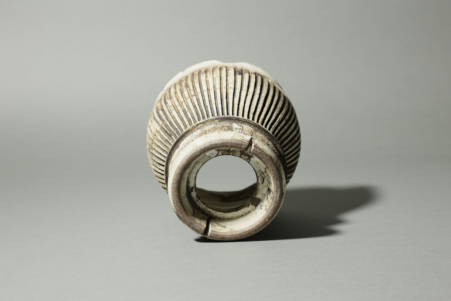 錆白泥彫筒鉢｜淡海陶芸研究所 山元一真