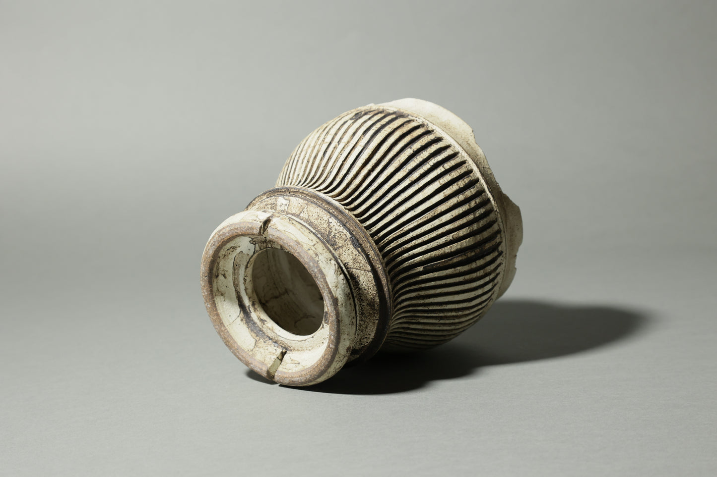 錆白泥彫筒鉢｜淡海陶芸研究所 山元一真